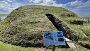 PICTURES/Ring of Brodgar, Standing Stones of Stennes & Maeshowe Cairn/t_Cairn Entrance.jpg
